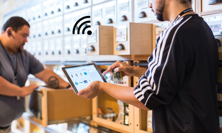 Employees check inventory information through RFID asset tracking software