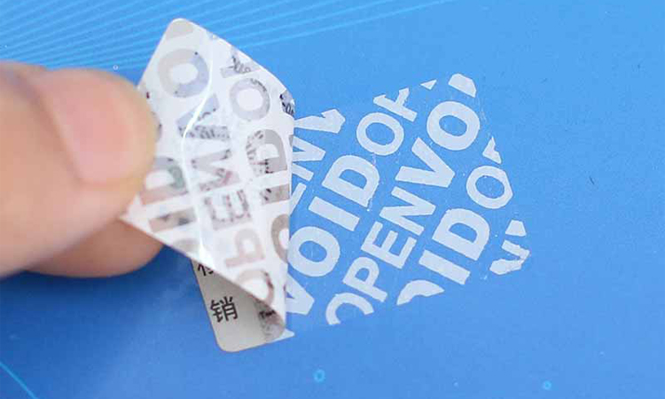 Queste etichette anticontraffazione aiutano a prevenire la vendita di prodotti contraffatti