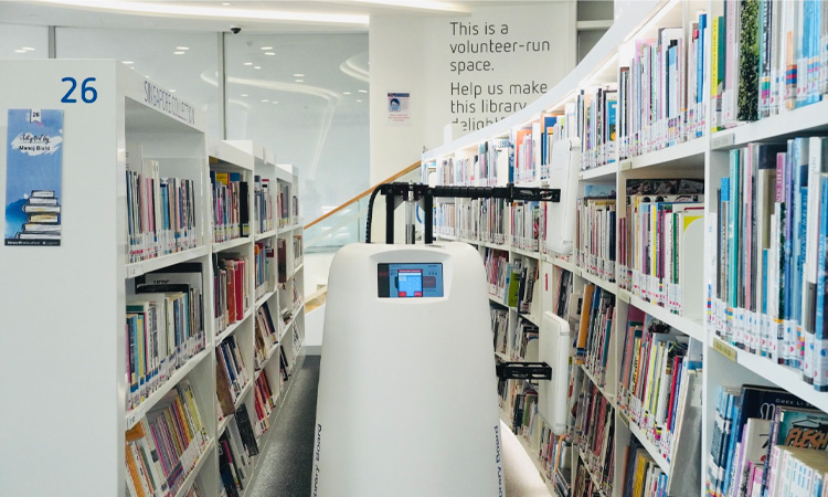 Автономная роботизированная система сканирования полок помогает персоналу библиотеки отслеживать книги и управлять ими