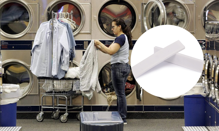 Mit den RFID-Etiketten an der Kleidung kann das Personal den Wäschestatus der Kleidung schneller erkennen.