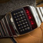 ウェアラブル技術の歴史: 年表 70年代、80年代のウェアラブル技術の歴史を刻む「Calculator」ウォッチ
