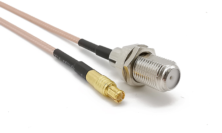 The comparison between MC and MMCX coaxial connectors is very obvious