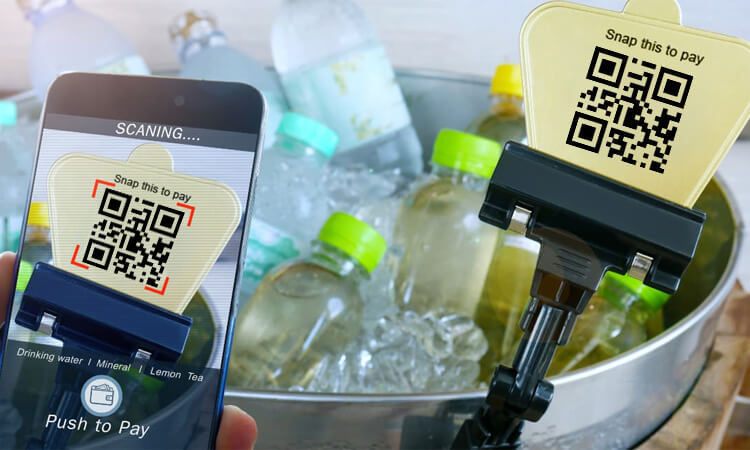 Verbraucher bezahlen, indem sie den QR-Code-Tag auf der Vorderseite des Produkts scannen