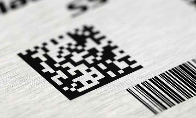 Le persone usano spesso materiali durevoli per queste etichette con codice qr