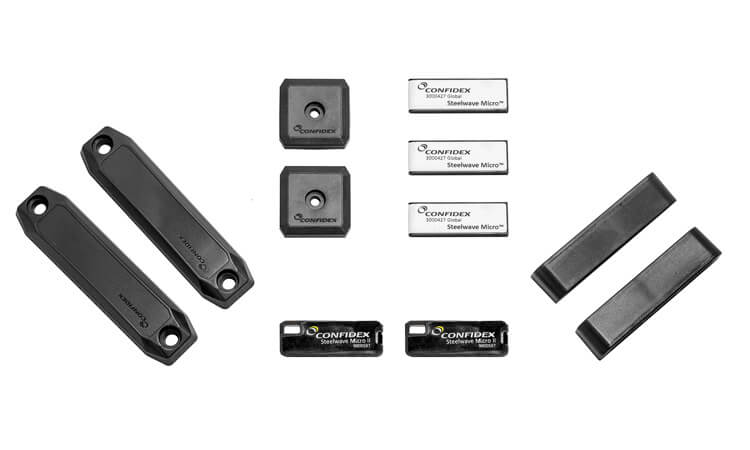 Vari tipi diversi di piccoli tag RFID