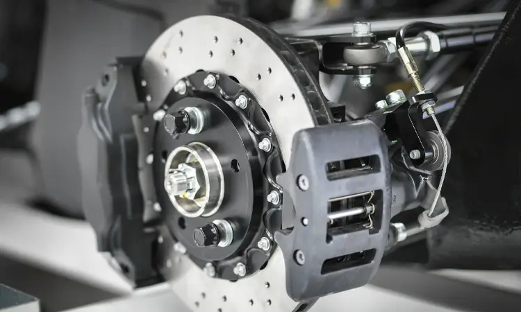 Il sensore ABS è solitamente montato sopra o vicino al mozzo della ruota o al rotore del freno