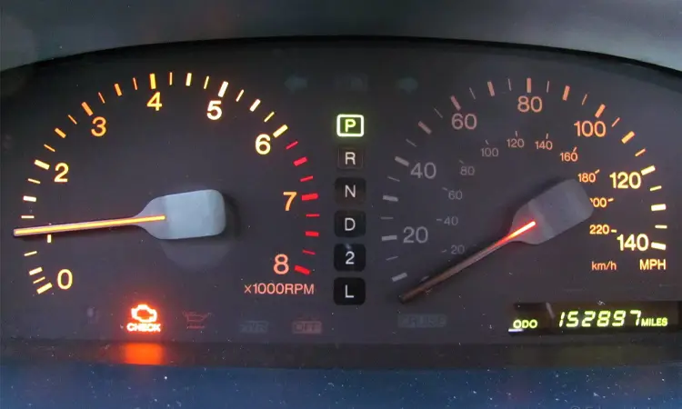 Pay attention to the light that appears on the steering wheel of the car, which may mean that the car is malfunctioning