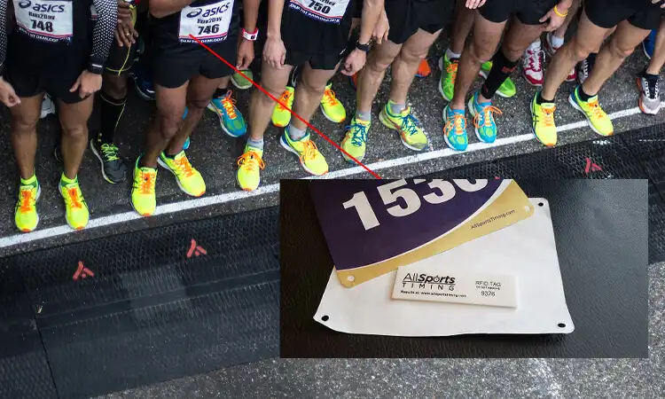 Marathon-Teilnehmer tragen Kleidung mit RFID-Timing-Chips