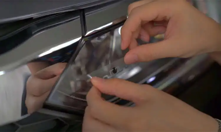 자동차에서 RFID 태그를 활성화하는 방법